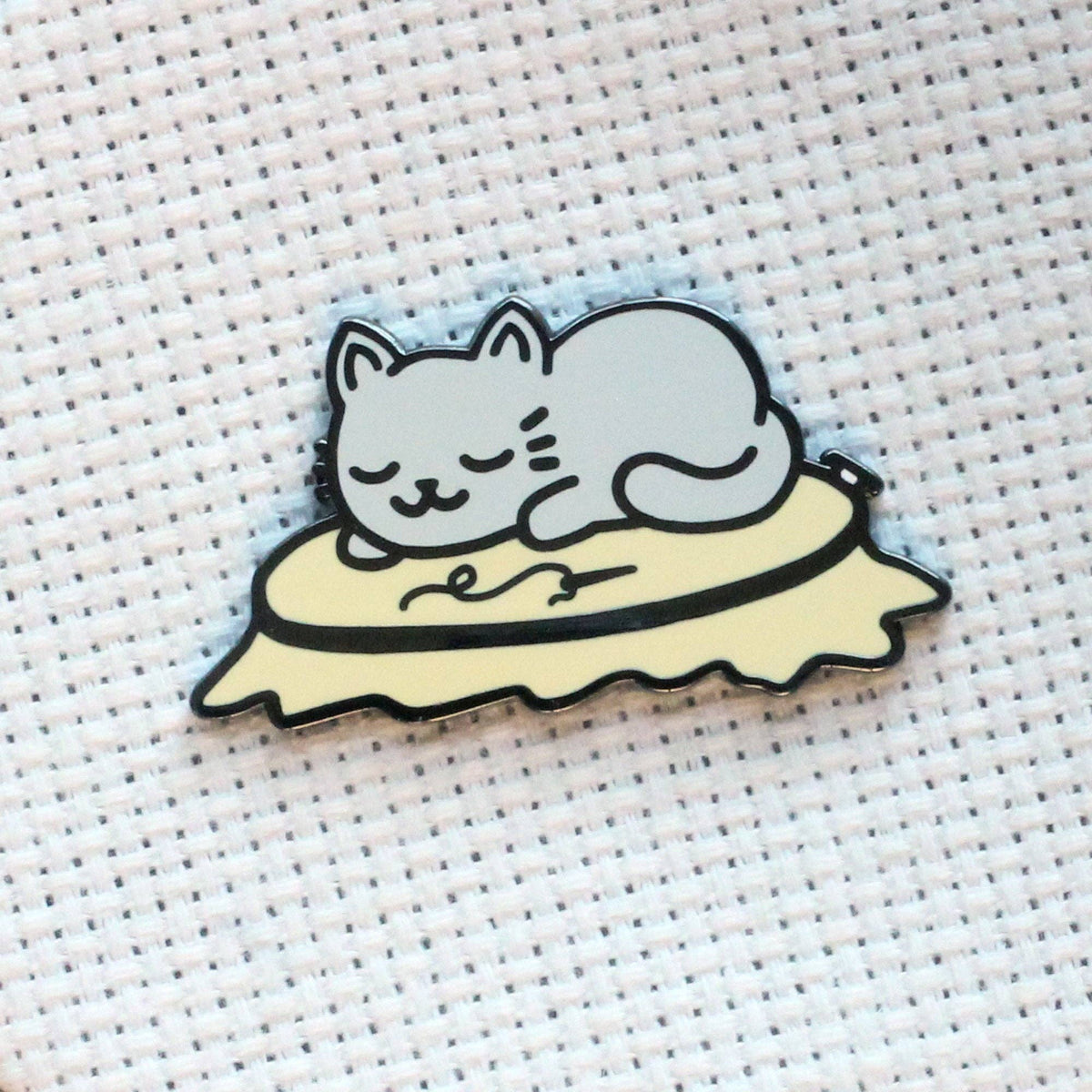Sleepy Kitty Needle Minder