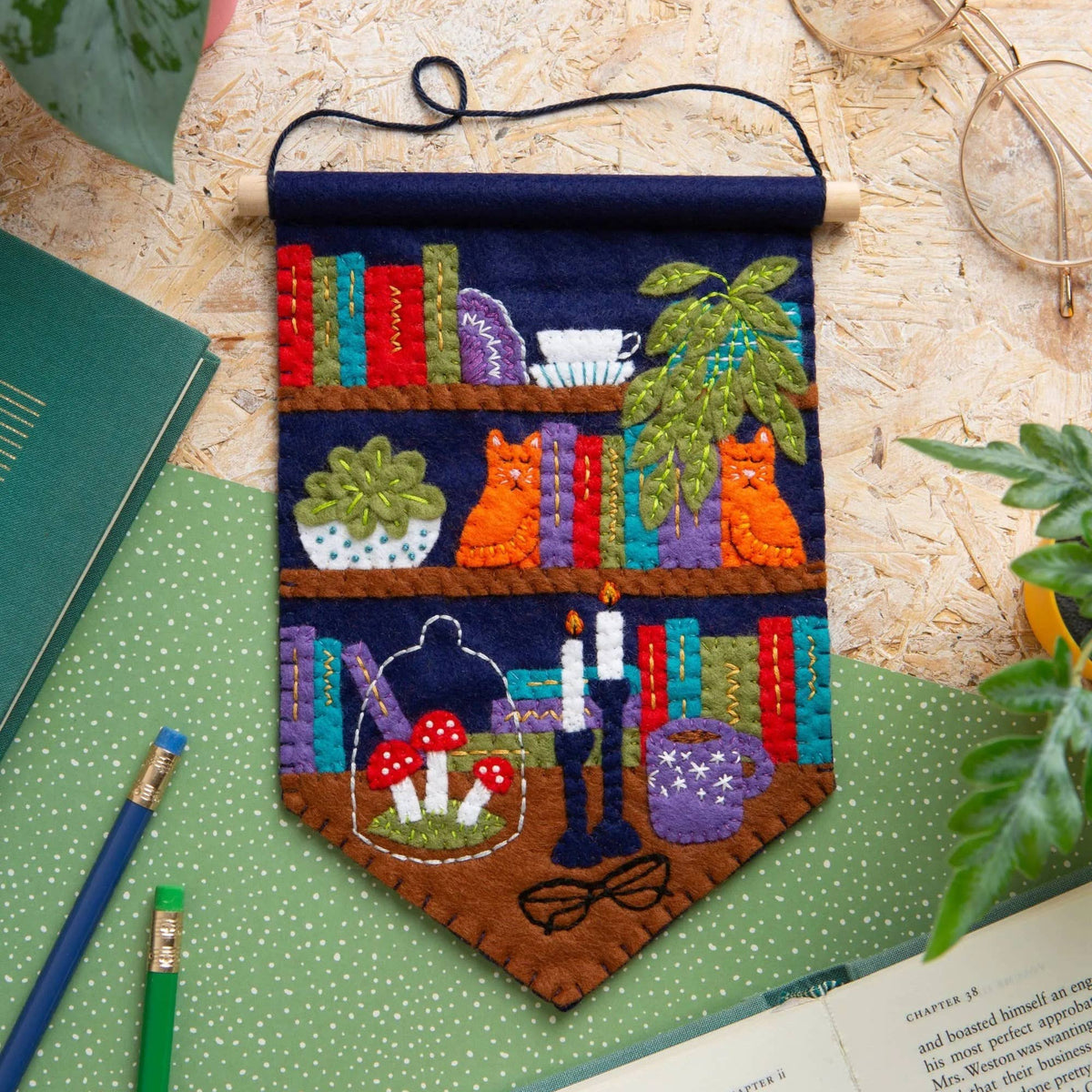 Book Lover Pennant Felt Craft Kit
