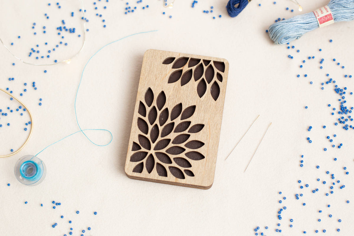 Wooden Magnetic Needle Case - Chrysanthemum