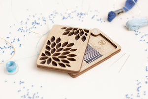 Wooden Magnetic Needle Case - Chrysanthemum