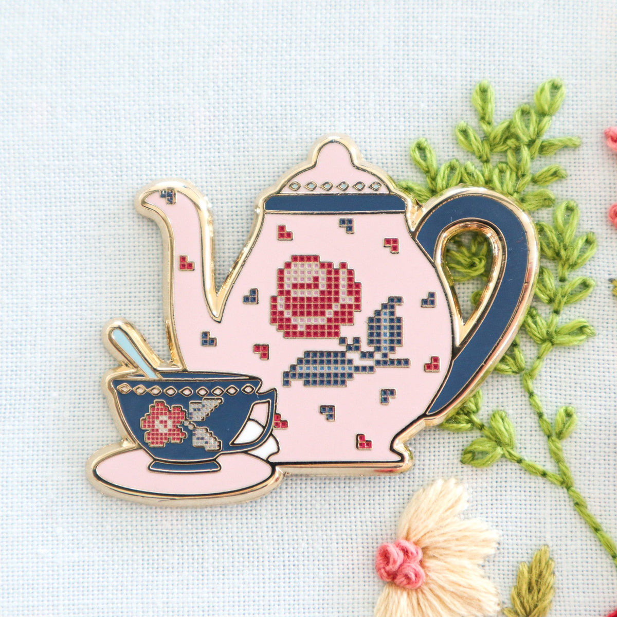 Roses Tea Set Needle Minder