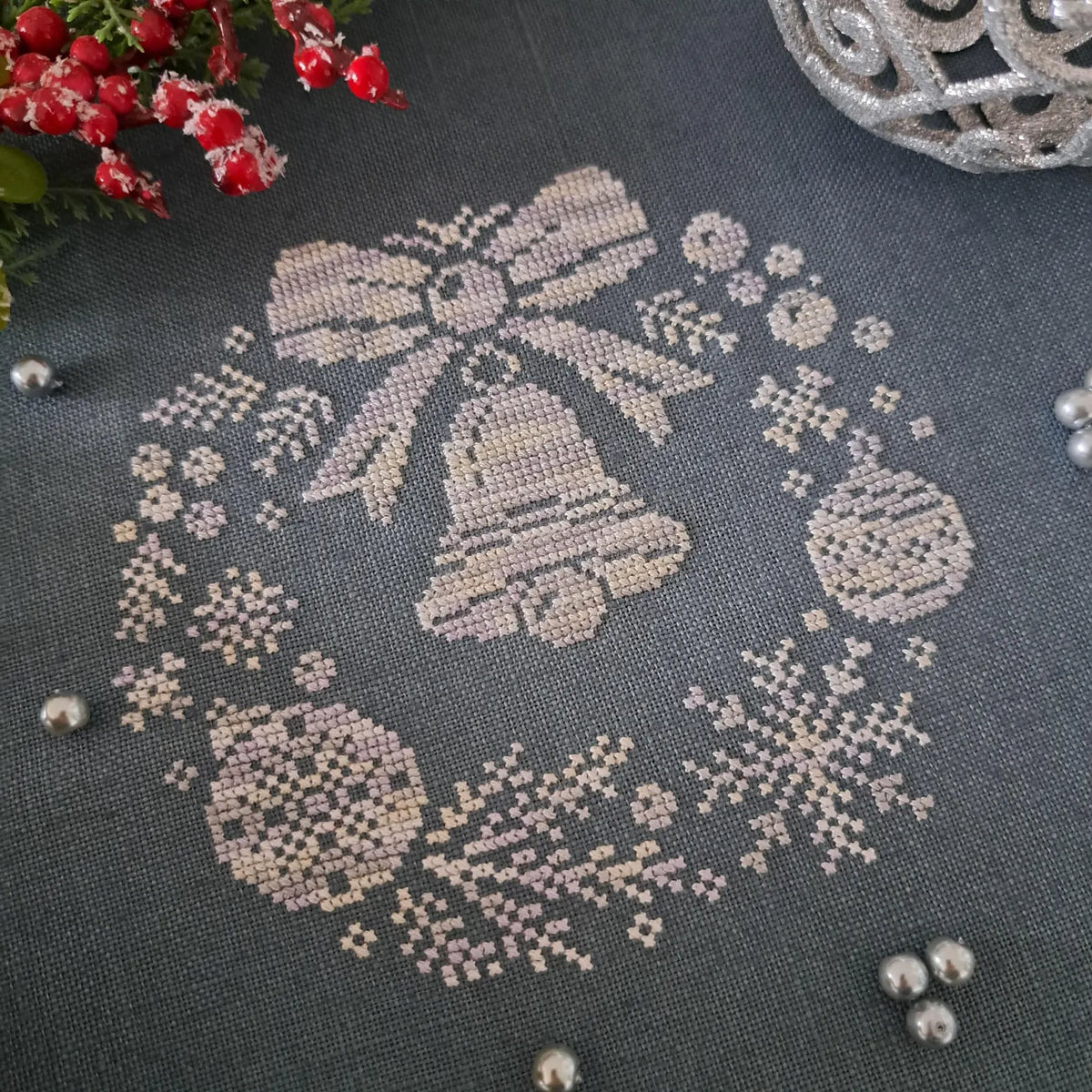 Christmas Wreath Cross Stitch Pattern