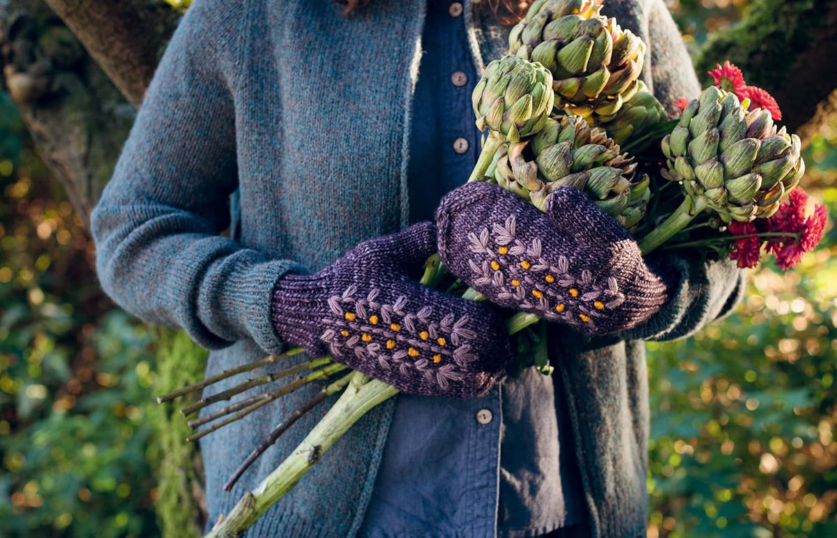 Embroidery on Knits: 18 Nature-Inspired Templates for Stitching on Wool-Stitched Modern