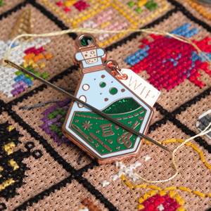 Stitchy Potion Bottle Needle Minder - Green