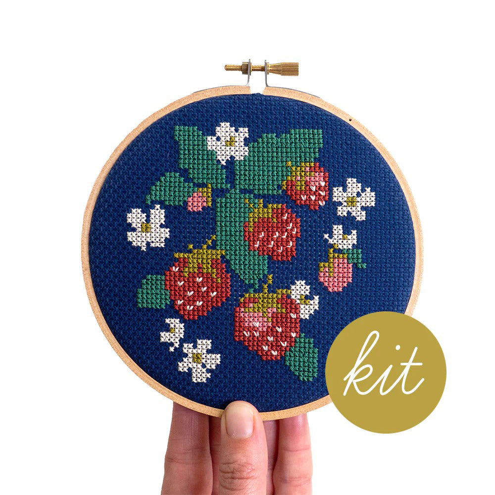 UNIF Stitch Bag Pattern- Strawberry  Diy embroidery patterns, Cross stitch  borders, Cross stitch art