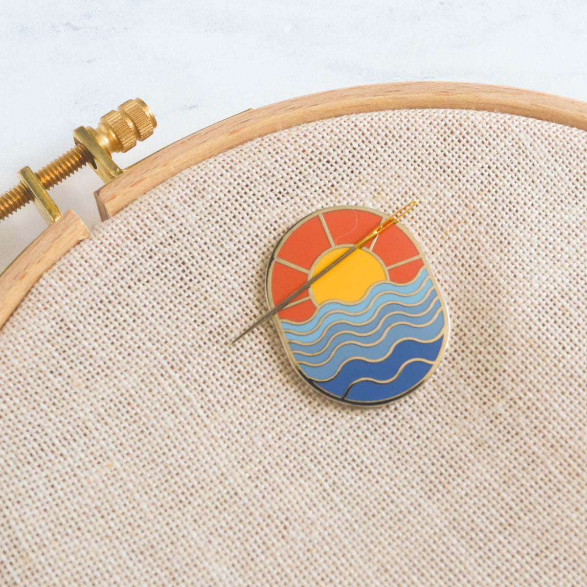 Sunset Waves Magnetic Needle Minder