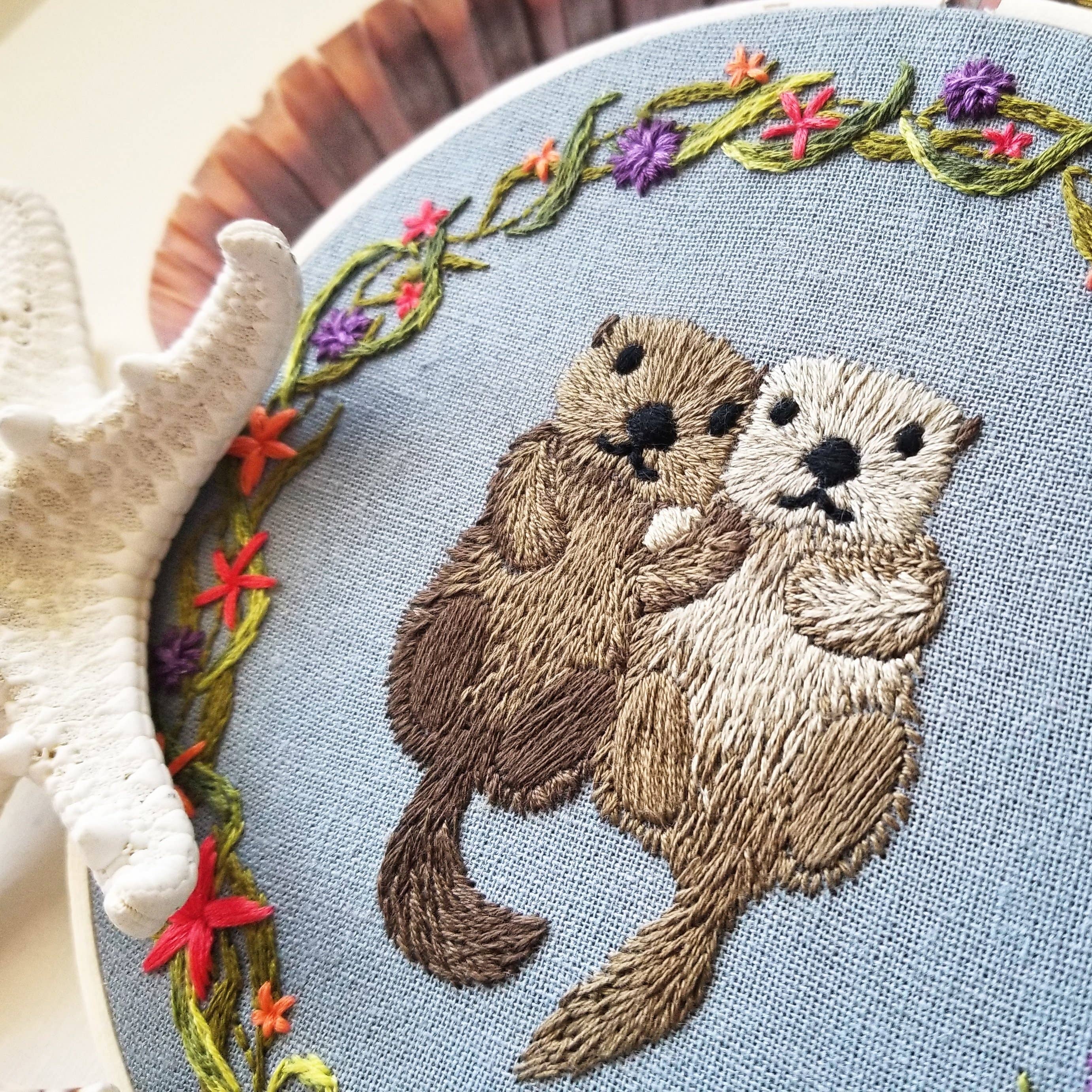最終決算 Kit Embroidery Hand Adorable Otterly - Modern Stitched 刺しゅう