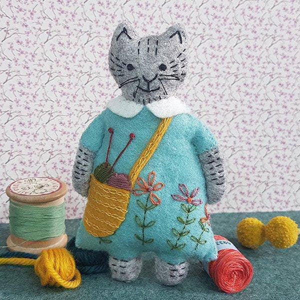 Felt Craft Mini Kit - Mrs. Cat Loves Knitting