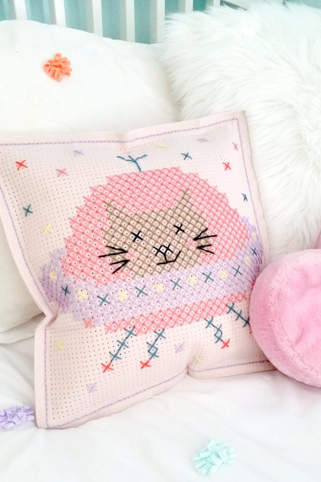 Cross stitch felt pillow cushion kit rico design cat in space spaceship kitten